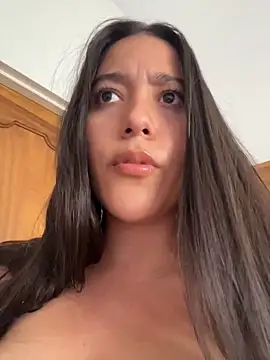 Webcam Model (Nhefertary)  is live.Free join now!