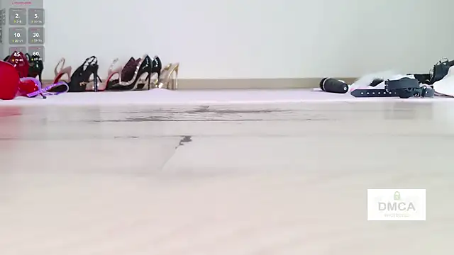 vicki-66 (F young) - 逼逼怼镜头揉阴蒂 5分钟