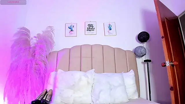 _aithanaa_ - _aithanaa_'s free webcam - UK Sex Cams