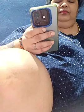 tamilthanushri - Tamilthanushri's free webcam