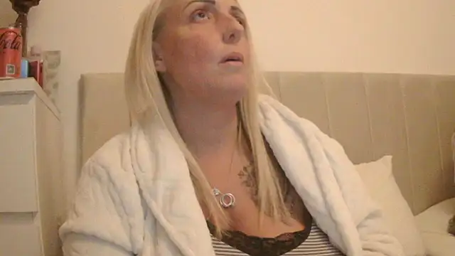theblondecocklover live sex cam