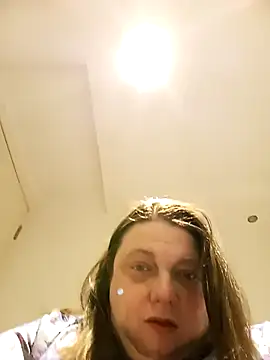 Webcam Model (HotHornyEmmaX) is live