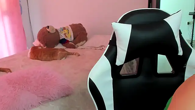 __emma__11__lecat_ - __Emma__11__Lecat_'s free webcam - UK Sex Cams