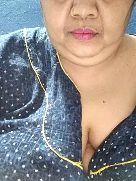 tamilthanushri (F milf) - Boobs flash