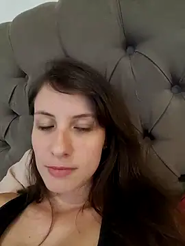 goddesslulitaa (F young) - Masturbación en vivo con dildo de 5 minu