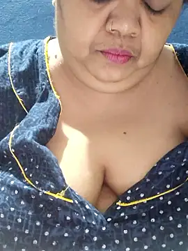 tamilthanushri (F milf) - Boobs flash