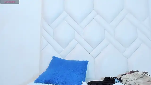 cleopatra_trans (T milf) - show ass + spank ass x  10