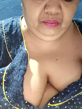 tamilthanushri (F milf) - Boobs flash