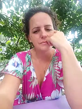 emiliemilf (F milf) - Caresse sein