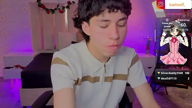 kaelwolf_tay (M twink) - 2 fingers in my ass