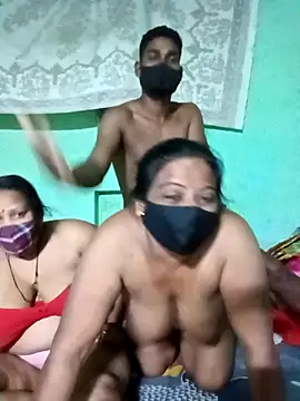 LoveOnStream Live Webcam on Stripchat