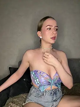 Webcam Model (MissOyee) is live