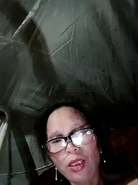 tina6886 (F mature) - Show body