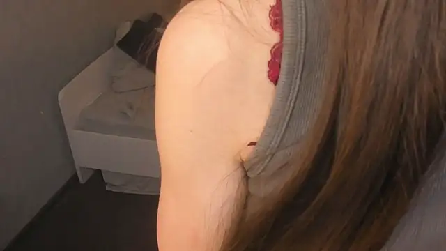 yvonnerobes (F teen) - run Ice on my tits<3