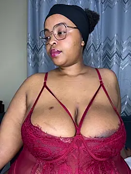 Webcam Model (__linah__)  is live.Free join now!