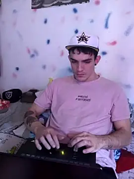 themaykiin18 - Themaykiin18's free webcam - UK Sex Cams