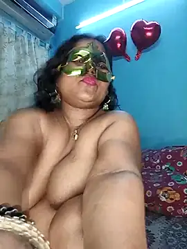 Webcam Model (hevensex143) is live