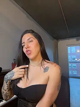 lolathebaddie - Lolathebaddie's free webcam