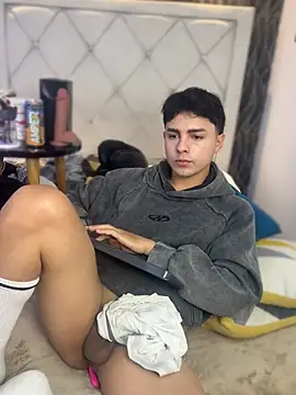 samu_hott - Samu_Hott's free webcam - UK Sex Cams