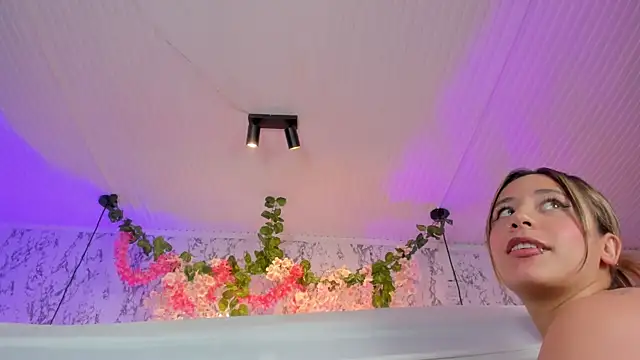 Bonny_and_carrot webcam