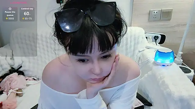 美女Mia-zhan在线直播