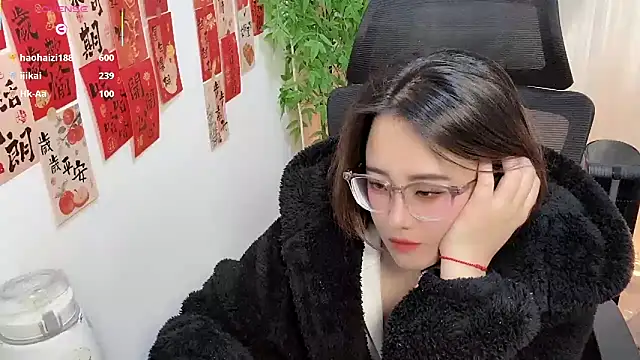 美女NEWONETO在线直播