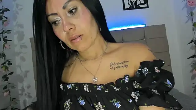 tania_mature (F milf) - shows nice tits🍒