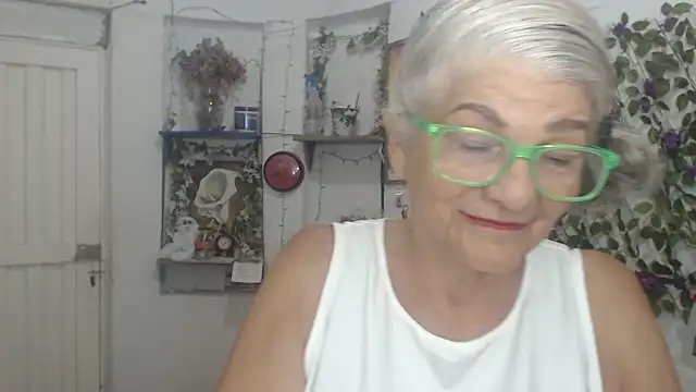 funnygrandma - FunnyGrandma's free webcam - UK Sex Cams