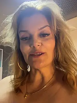 Taniabonet live sex cam