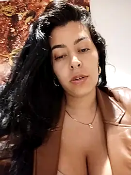 luianna (F young) - Removing bra + breast cream in public