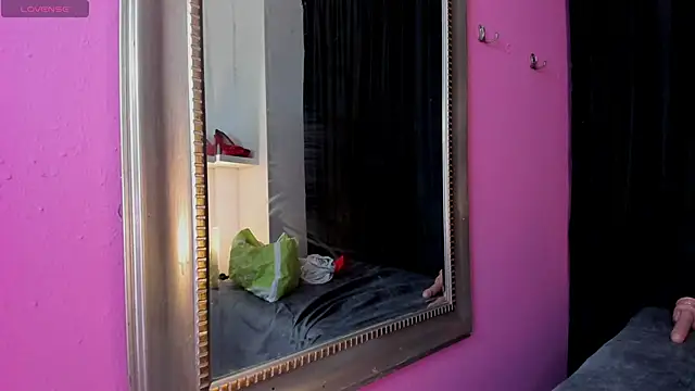 scarletbigtitties - ScarletBigTitties's free webcam - UK Sex Cams