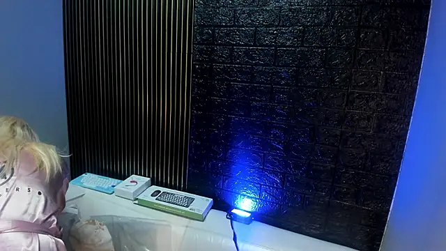 samanthajonexxx (F mature) - RIDE DILDO + STROKE MY PUSSY