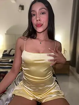 Webcam Model (SelenaStone)  is live.Free join now!