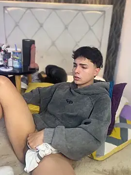 samu_hott (M young) - PLAY WITH YOUR HARD COCK