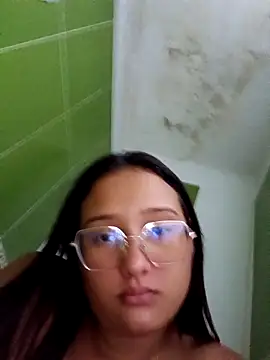 young_dairy01 - Young_dairy01's free webcam