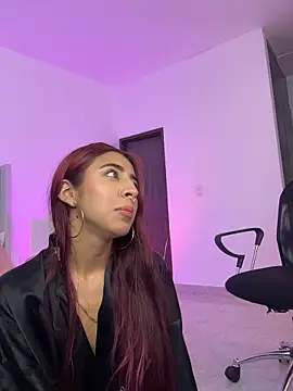 Webcam Model (Mirandaa_Rogers)  is live.Free join now!