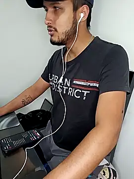 mosmar_20 - Mosmar_20's free webcam - UK Sex Cams