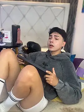 samu_hott (M young) - PLAY WITH YOUR HARD COCK