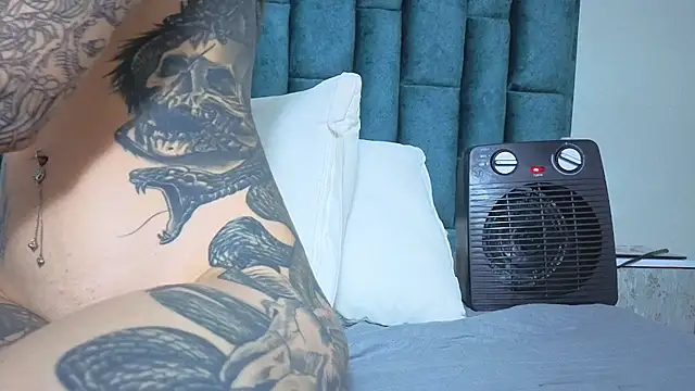 emma_foxi - Emma_Foxi's free webcam - UK Sex Cams