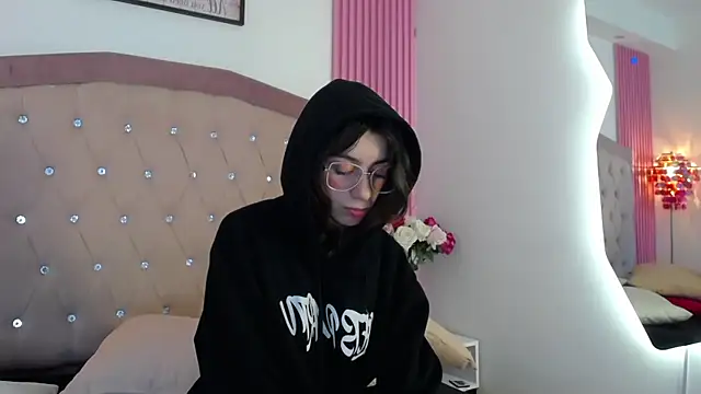 marinettelux - MarinetteLux's free webcam - UK Sex Cams