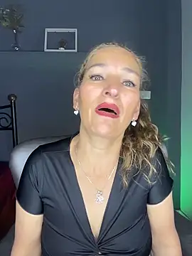 Webcam Model (JennaMilf_)  is live.Free join now!