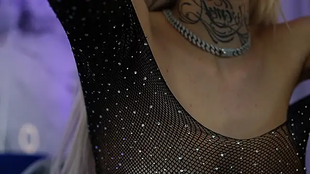 blondie_muller (F teen) - Tremble my pussy lips