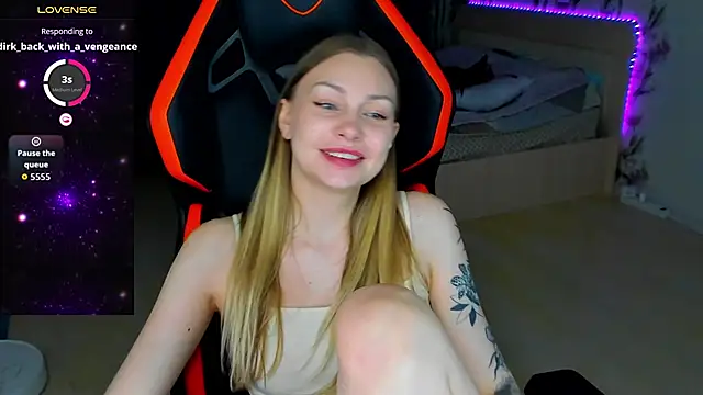 BiMolly's Stripchat show and profile