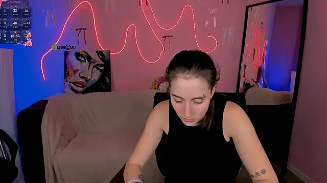 khloebeauty (Ask my age) - show panties