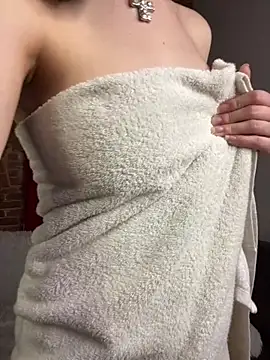 MyKittySayMeow's Stripchat show and profile