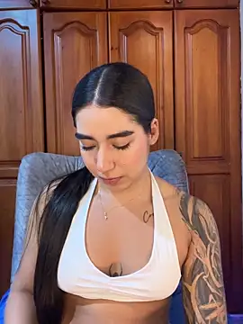 Webcam Model (KaditaNavarro)  is live.Free join now!