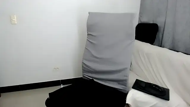 laura-pervert - Laura-pervert's free webcam - UK Sex Cams