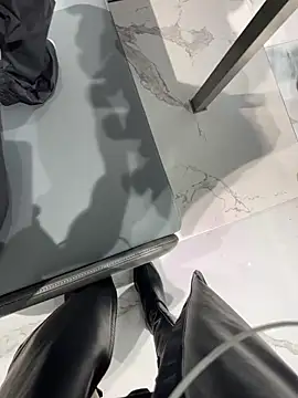 美女petoys在线直播