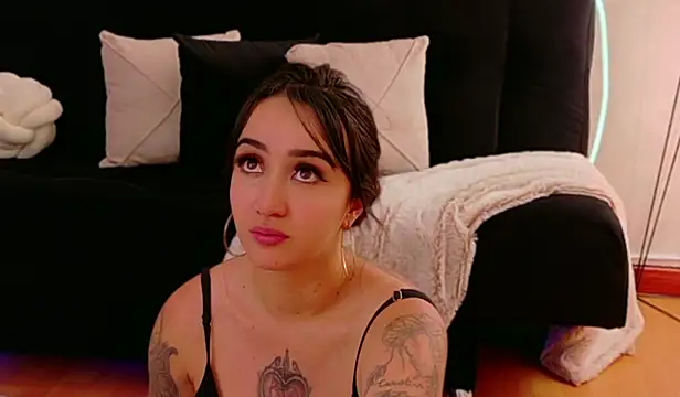 EmmyEvans1 live sex cam