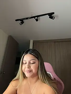 lunablossom_ live sex cam